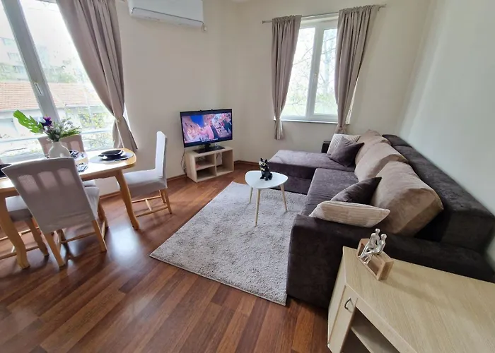 Апартамент Lazur Sea Garden 2 Бургас